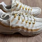 Nike  Womens WMNS Air Max 95 Desert Sand/Metallic Gold Size 9 Photo 0
