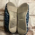 Toms CHEVRON PATTERN STITCHED LOGO HEEL TAB CANVAS SLIP ON SHOES Photo 3