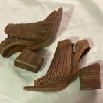 Vince Camuto Light Brown Heels Open Toe Open Heel Size 6 Photo 3