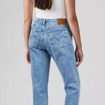 Levi's LEVI WEDGIE Vintage Jean. Size 31. Medium Wash Photo 6