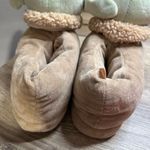 American Eagle  Women’s Small Star Wars Grogu Baby Yoda Slippers Photo 4