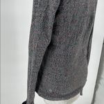 Lululemon  Size 6 Heathered Gray Long Sleeve Thumbhole Zip Pocket Top Photo 5