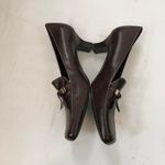 Liz Claiborne 2000s Brown leather heeled loafers gold square toe bow front preppy office siren core-9 Photo 2