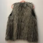 Boutique style Faux fur vest sz Medium Photo 2