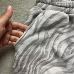 Sweaty Betty Essentials Zebra Print Gray Beige Drawstring Elastic Waist Shorts M Photo 4