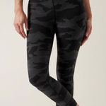 Athleta  Elation Camo 7/8 Tight Black Gray Camo Leggings Size Small Photo 0