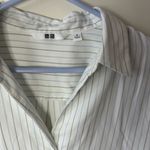 Uniqlo  White and Blue Striped Shirt      size M Photo 3