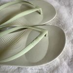 FitFlop  Women's Iqushion Ergonomic Flip-Flops Size 7 Photo 4