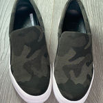 Vince Camuto HP💚🖤 Camo Shoes Photo 0