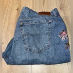 Lucky Brand  high rise mom jeans Blue Jeans denim with Floral Embroidery Photo 1
