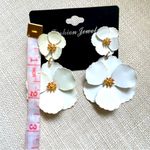Flower Dangle Earrings Boho Layered Floral White Photo 2