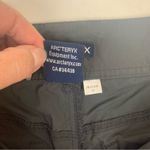 Arcteryx Women's size 8 medium Charcoal Pants nylon cargo outdoors Gray Photo 4
