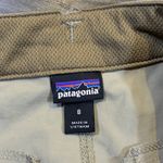 Patagonia EUC  Women's Size 8 Tan Beige Hiking Shorts Back Zip Pocket Activewear Photo 4