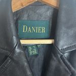 Danier ladies Black soft Leather Jacket with Tailored Silhouette size 4 Photo 4