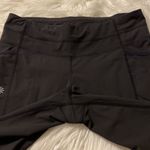Athleta Black Capri Short Workout Hiking Athleisure Leggings size S inseam 16” Photo 3