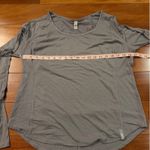 Under Armour  HeatGear Long Sleeve Athletic Top Gray Semi Fitted Zipper Pocket XL Photo 4
