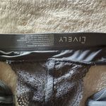 Lively Front Close T Photo 4