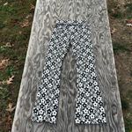 Wild Fable Black & white heart flare legging‎ pants size xs Photo 5