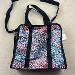 LeSportsac : Dainty Floral Photo 0