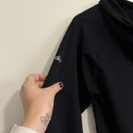 Alo Yoga  Black Hoodie Lightweight Dri Fit Size Small Photo 8