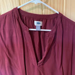 Old Navy  wine red v neck blouse size small Photo 2