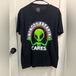 Black Alien Graphic T Photo 1