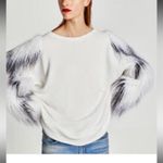 ZARA  NWT SWEATSHIRT faux fur sleeve WHITE blogger fav WINTER CASUAL $108 L boho Photo 1