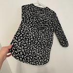 NYDJ  NOT YOUR DAUGHTERS JEANS Pintuck Blouse 3/4 Sleeve Pleatback Black White Photo 15