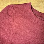 Loft Women's Jacquered Floral Patterned Short-sleeve Burgundy Crewneck Top Photo 4