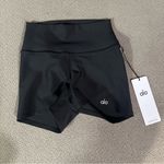 Alo Yoga NWT  Airlift 3" High-Waist Airlift Short Black SZ XS Photo 2