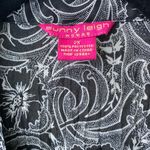 Sunny Leigh 🖤🤍  Macy’s Lightweight Crinkly Ruffles Buttons Feminine Romantic Photo 2