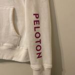 Peloton  Incline Side Zip Pullover Sweatshirt‎ Size Small Ivory Pink Spell Out Photo 2