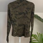 Lululemon Forme jacket II‎ Savasana Camo Fatigue Green Size 4 Photo 4