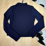 Vuori  AllTheFeels Long Sleeve Mock Neck Top Size Small In Jet Navy Blue Photo 7