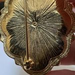 Avon Brooch Pin Pink Cabachon Center Gold Tone “Victorian Spring” Photo 3