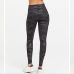 Spanx Faux Leather Shiny Camo Leggings Size Small Black Grey Shaping Pants Photo 5
