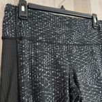 Lululemon * Women's Size 6 Leggings Black/Gray Print Mesh Legs Cropped Like New Photo 6