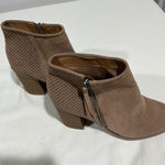 Universal Threads Woman’s Universal Thread Block Heel Faux Suede Cowboy Style Bootie Size 9.5 Tan Photo 2