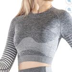 Gray and White Stretchy Long Sleeve Athletic Yoga Crop Size Medium Photo 1