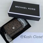 Michael Kors MENS Logo Earbud Case -Brown Photo 0
