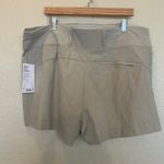 Athleta NEW  Trekkie North Shorts Ecru 20 Plus Size Hiking Casual Everyday Shorts Photo 3