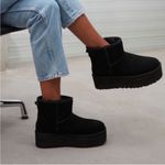 UGG  Classic Mini Platform Boots In Black Photo 1