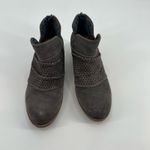 Earth Origins gray Suede Booties Perforated Ruching brandished toe back zip sz 7 Photo 7
