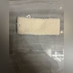 Uniqlo Fluffy headband in a soft, rib knit. Photo 3