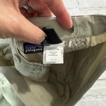 Patagonia Women’s khaki shorts Photo 6