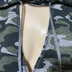 Win win camo hoodie top​​​​ Photo 1