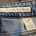 DKNY  JEANS Sz:10  High Rise Straight Leg Light Wash Rear Zipper Pocket Jeans. Photo 5