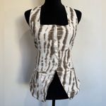 Vigoss Utility top in white and brown color. Photo 1