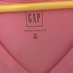 Gap  Organic Cotton V-Neck Short Sleeve Tee in Lipstick Pink Photo 1