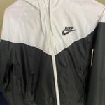 Nike Womans Medium Windbreaker Photo 0